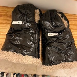 7 A.M. black stroller gloves
